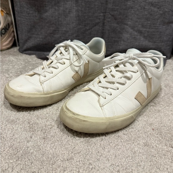 Veja Campo Sneaker
Men’s Size 9 - Picture 2 of 4